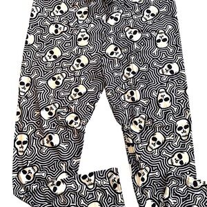 Lularoe TC2 black & white skull leggings New! Cream, white, black Great pattern!